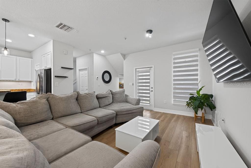 Townhouse at 4546 BAY SPRING CT, TAMPA, photo 14 of 51