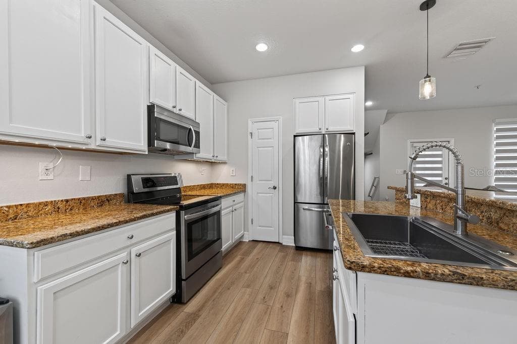 Townhouse at 4546 BAY SPRING CT, TAMPA, photo 19 of 51