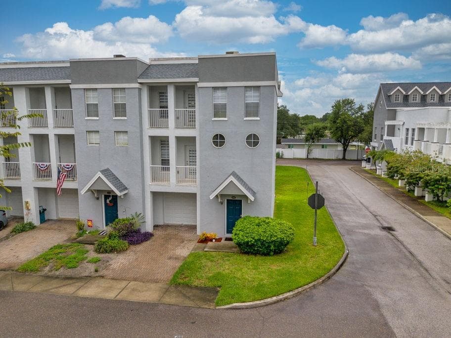 Townhouse at 4546 BAY SPRING CT, TAMPA, photo 41 of 51
