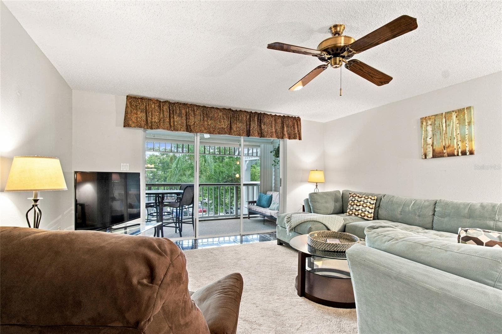 Spaciouus Living room out to enclosed lanai - 2599 DOLLY BAY DR #306, PALM HARBOR