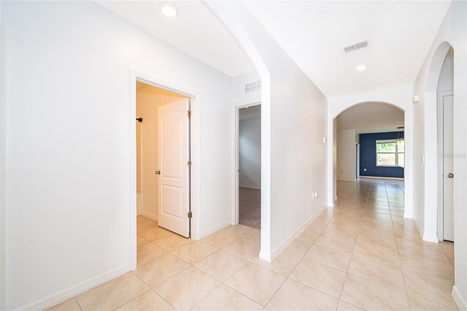 Entry - 239 LAZIO CIR, DEBARY