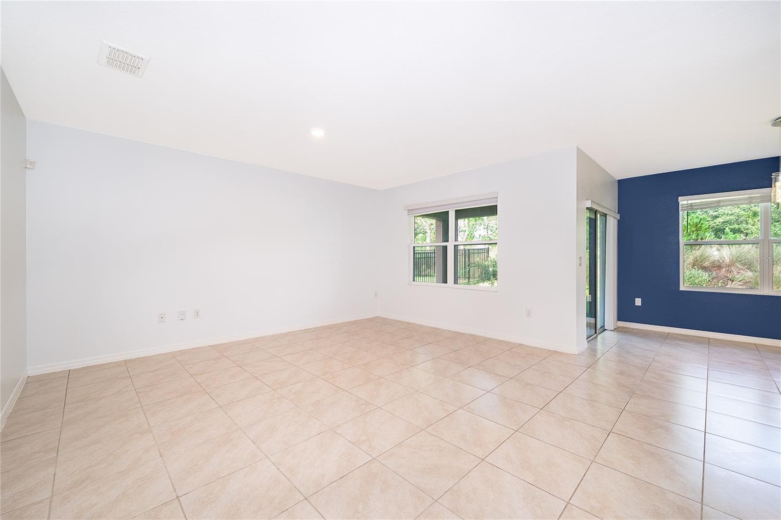 Single Family Residence at 239 LAZIO CIR, DEBARY, photo 11 of 34