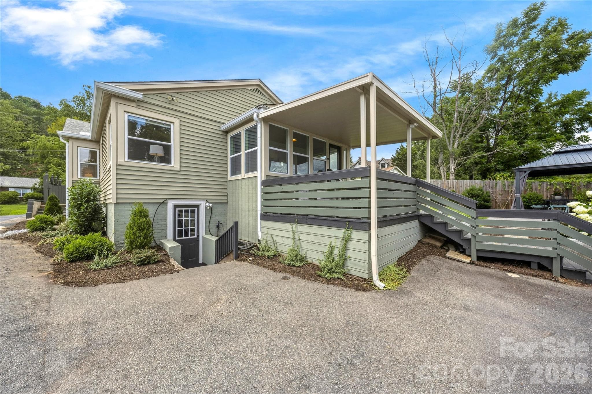 Large spacious drive - 10 Springdale Road, Asheville