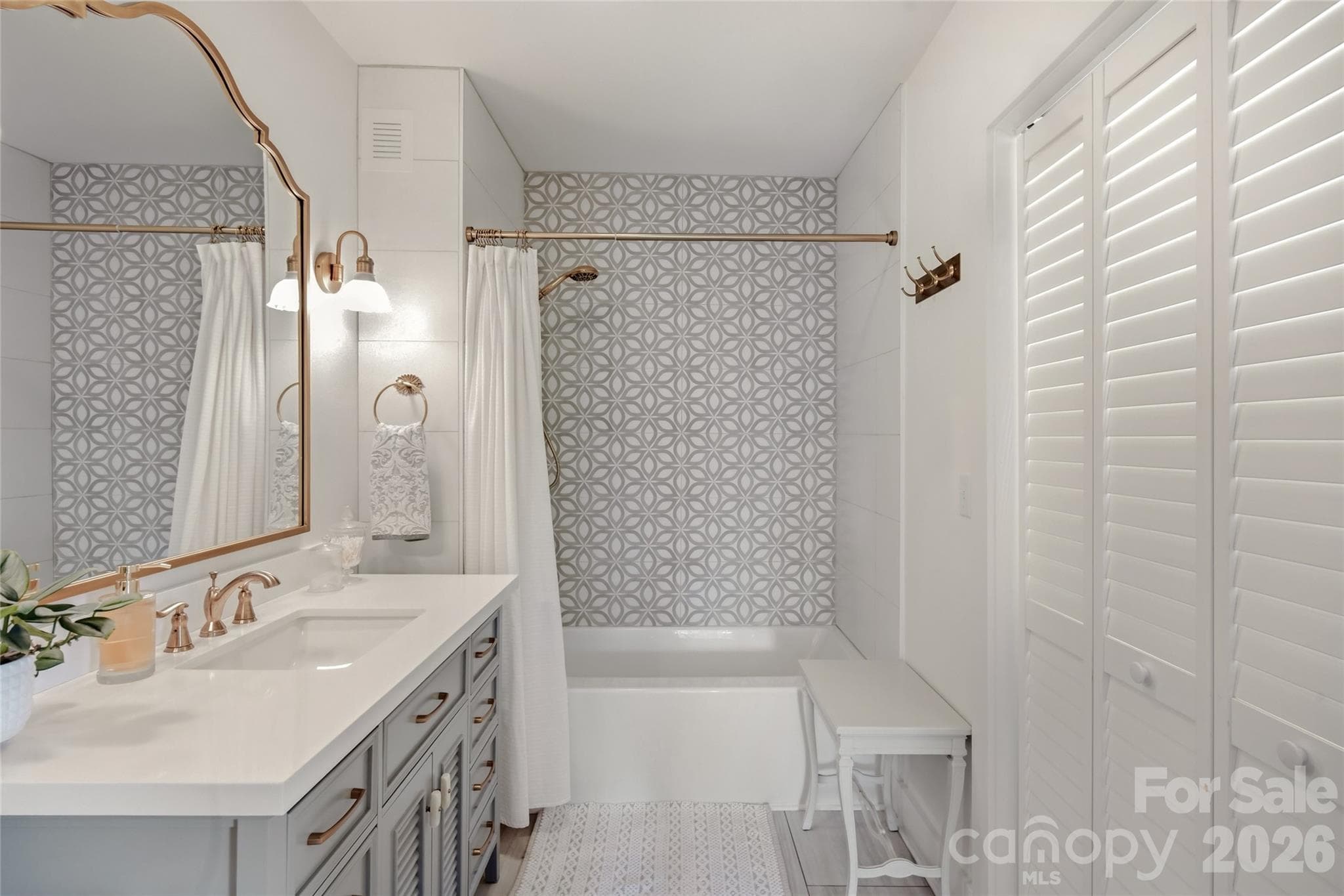Full Bath - 10 Springdale Road, Asheville