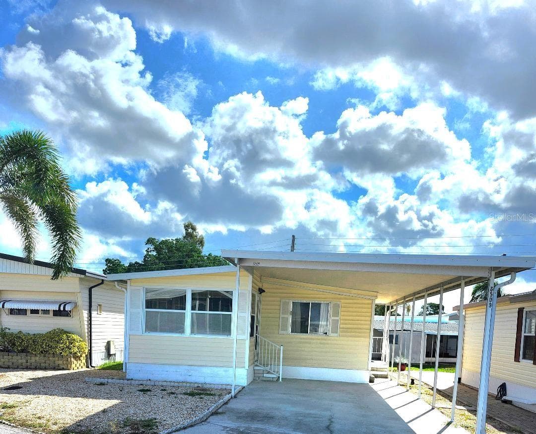 Manufactured Home at 6509 OREGON ST, BRADENTON, photo 2 of 57