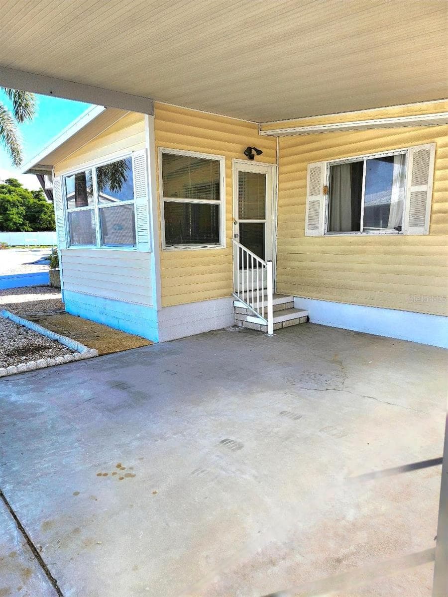 Manufactured Home at 6509 OREGON ST, BRADENTON, photo 8 of 57