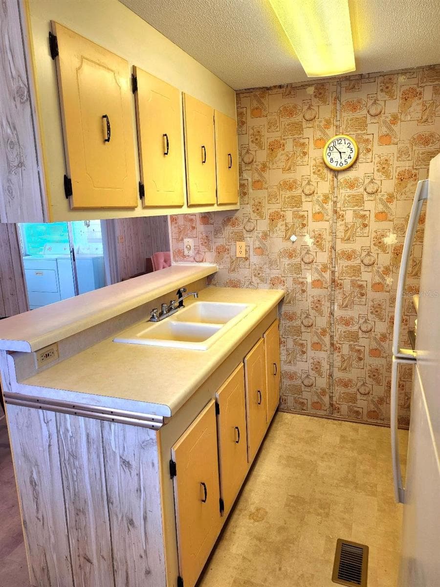 Manufactured Home at 6509 OREGON ST, BRADENTON, photo 16 of 57