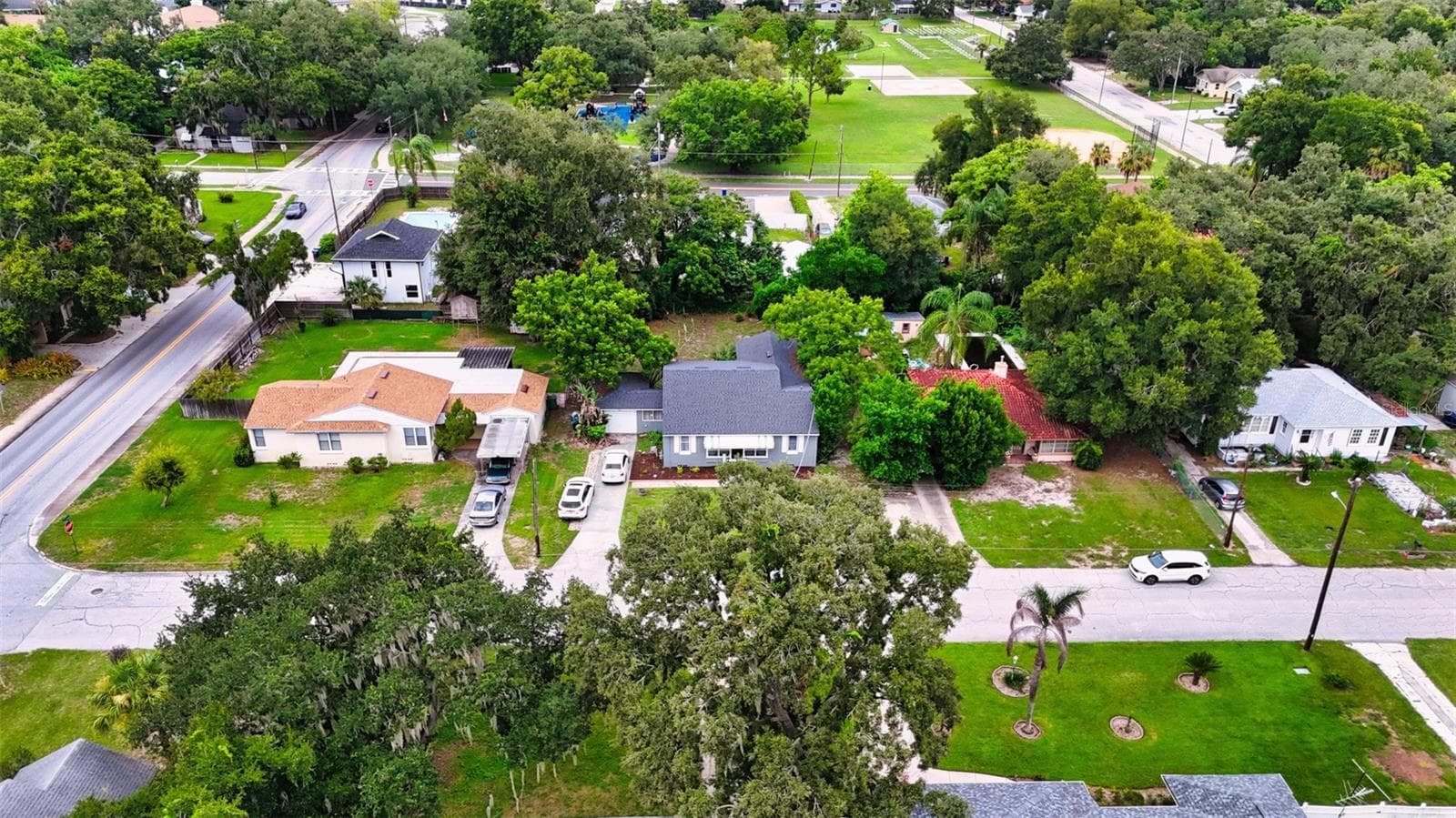 Single Family Residence at 615 AVENUE A NE, WINTER HAVEN, photo 32 of 39