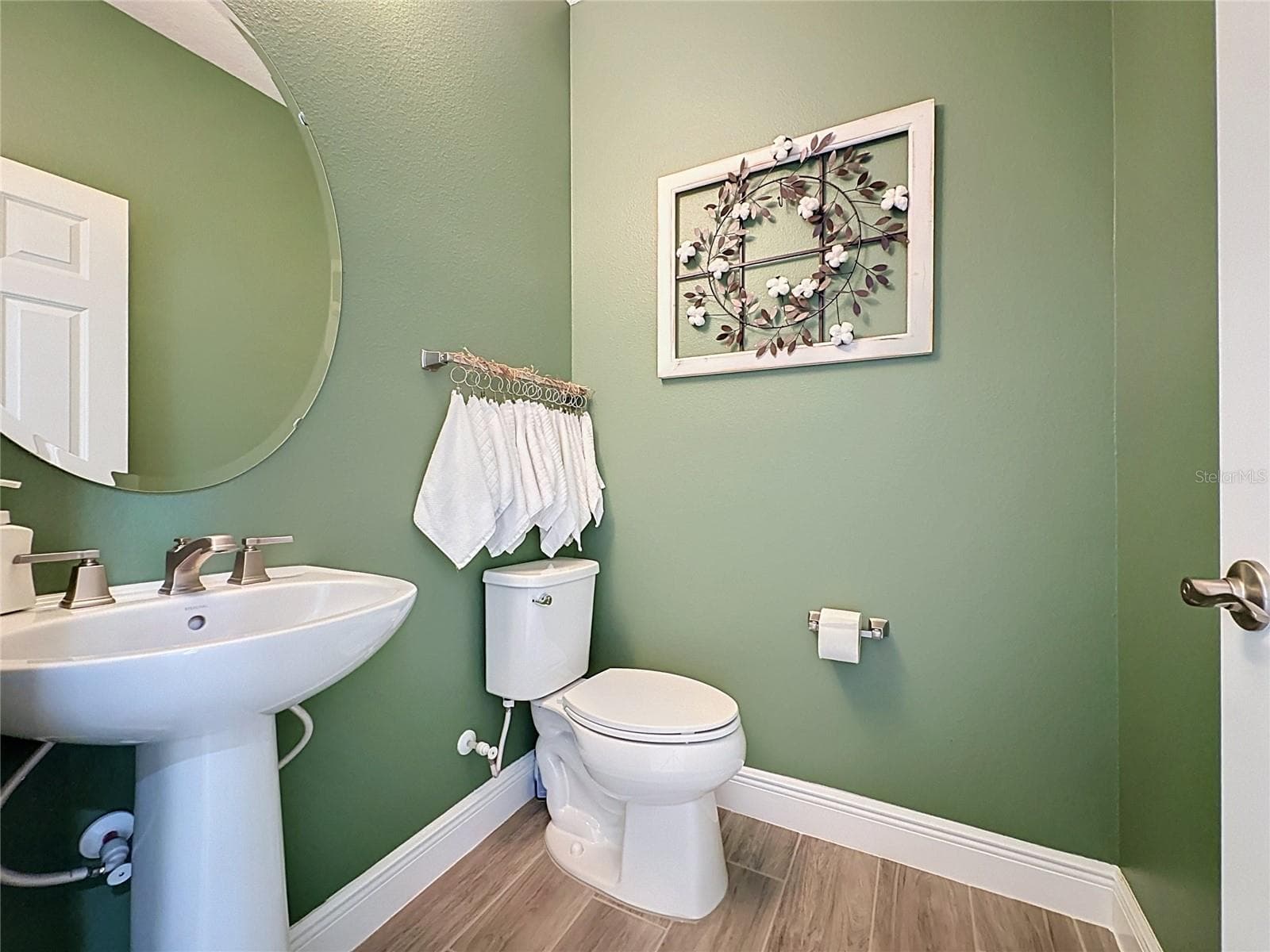 Single Family Residence at 174 SILVER MAPLE RD, GROVELAND, photo 39 of 76