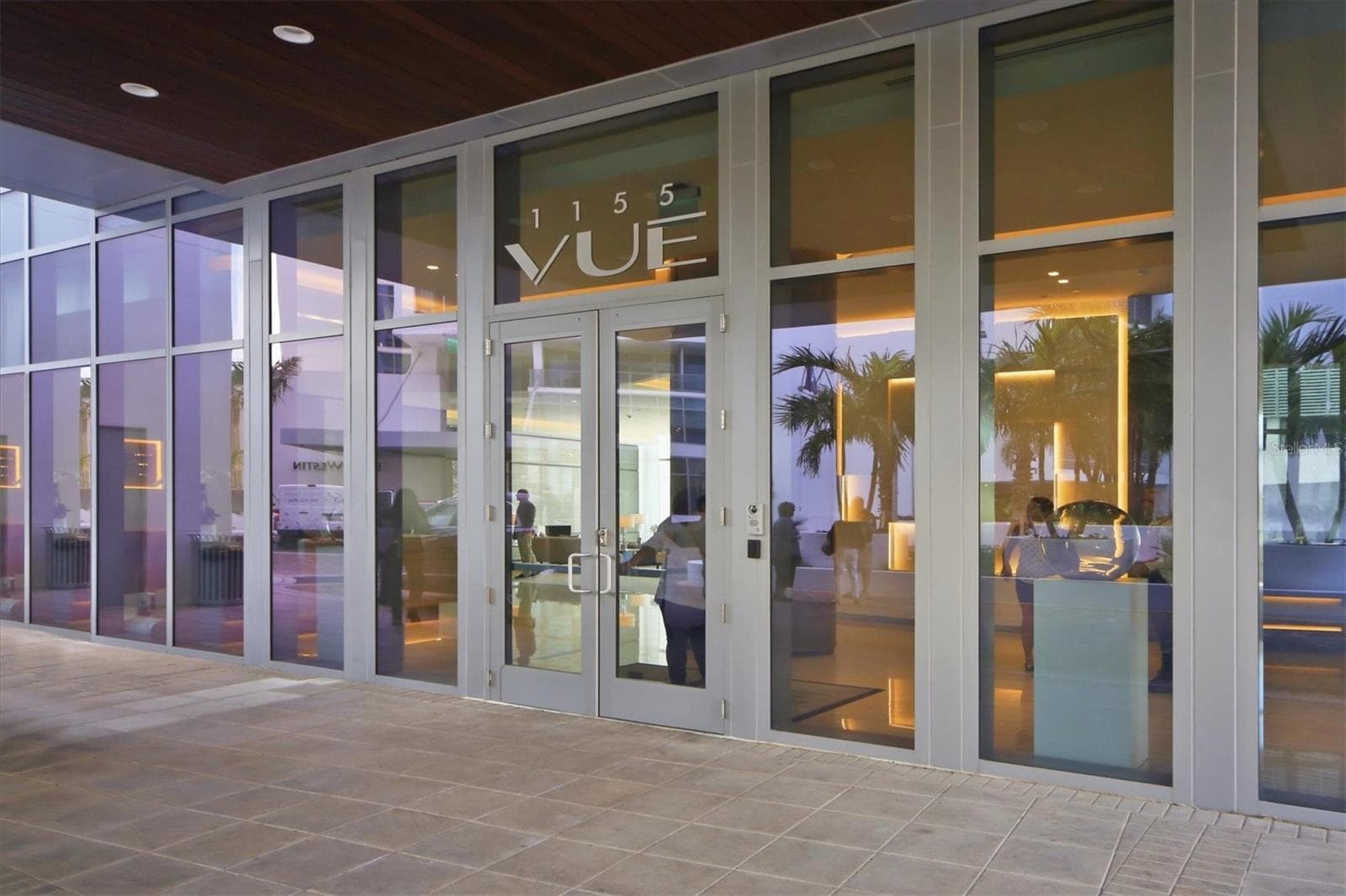 Welcome to The Vue! - 1155 N GULFSTREAM AVE #807, SARASOTA