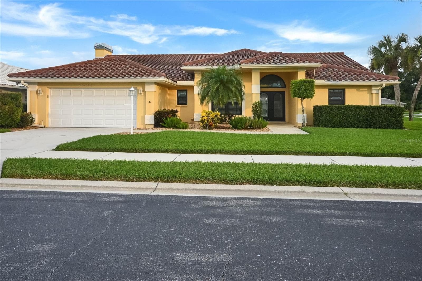 Single Family Residence at 1565 WATERFORD DR, VENICE, photo 2 of 30