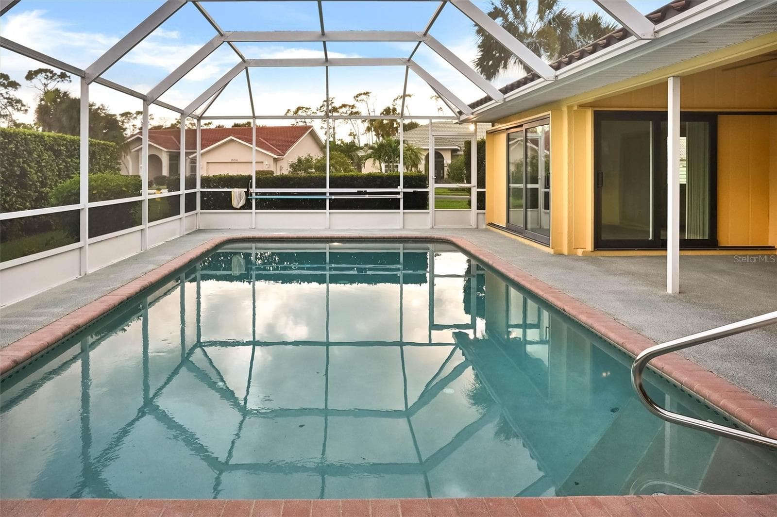 Single Family Residence at 1565 WATERFORD DR, VENICE, photo 5 of 30