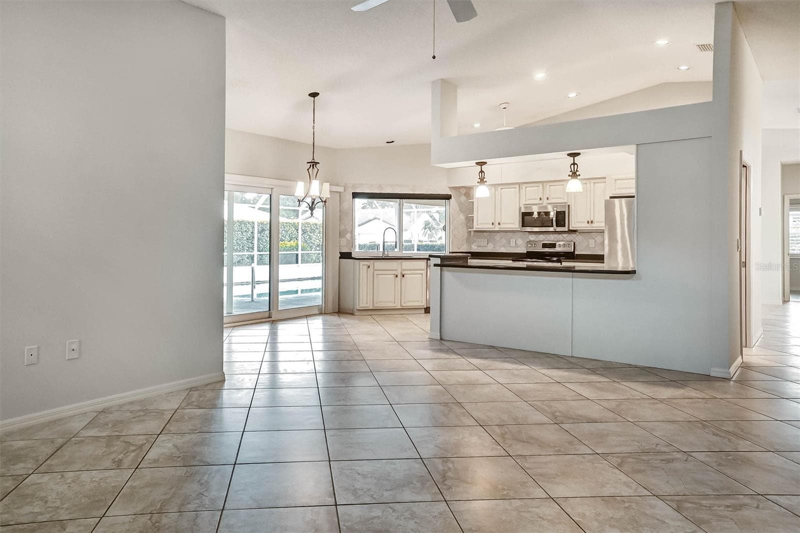 Single Family Residence at 1565 WATERFORD DR, VENICE, photo 15 of 30