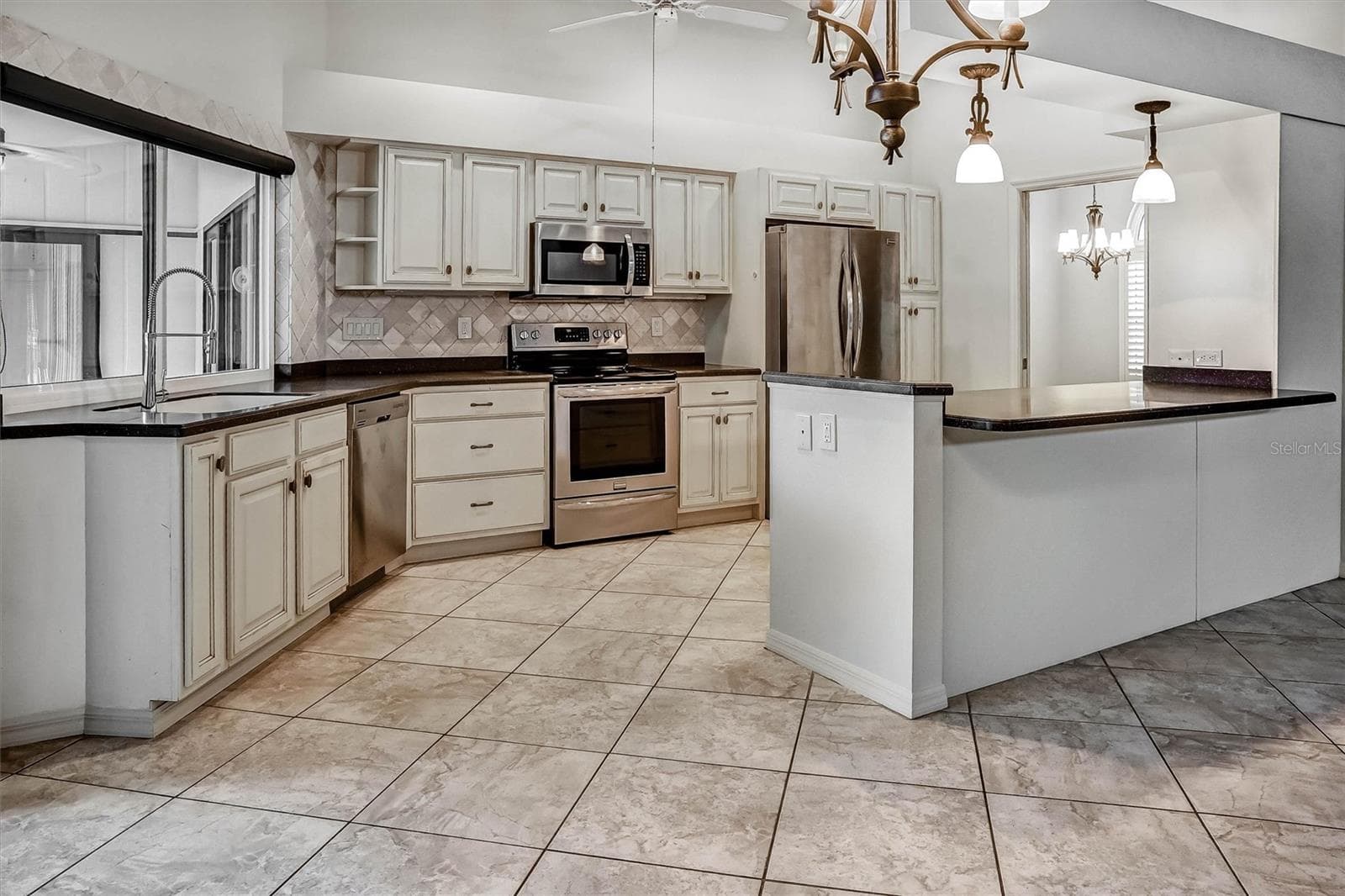 Single Family Residence at 1565 WATERFORD DR, VENICE, photo 16 of 30
