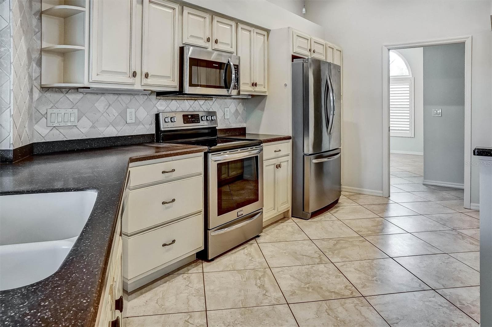 Single Family Residence at 1565 WATERFORD DR, VENICE, photo 19 of 30