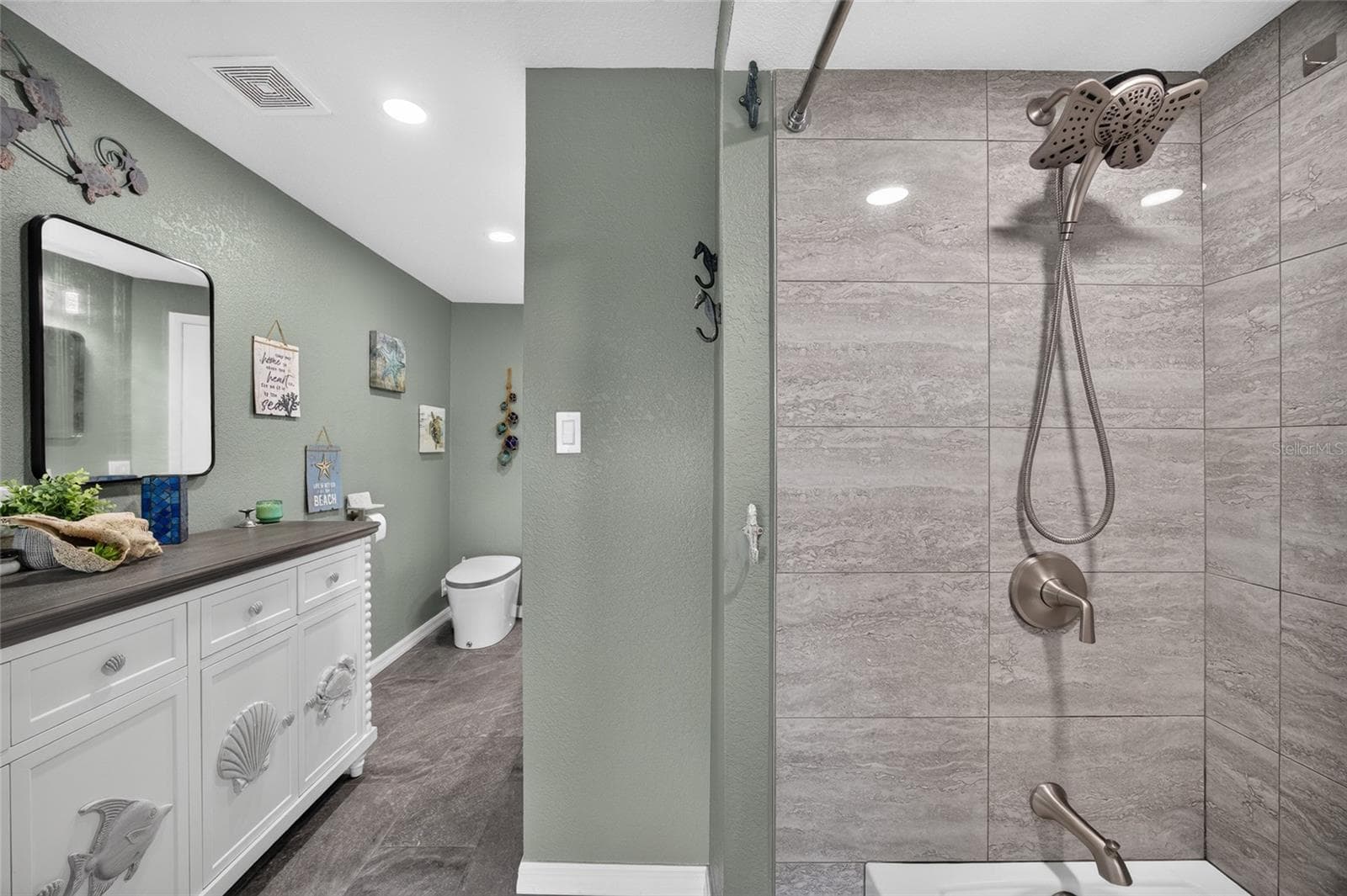 Single Family Residence at 3165 ROCK CREEK DR, PORT CHARLOTTE, photo 17 of 45