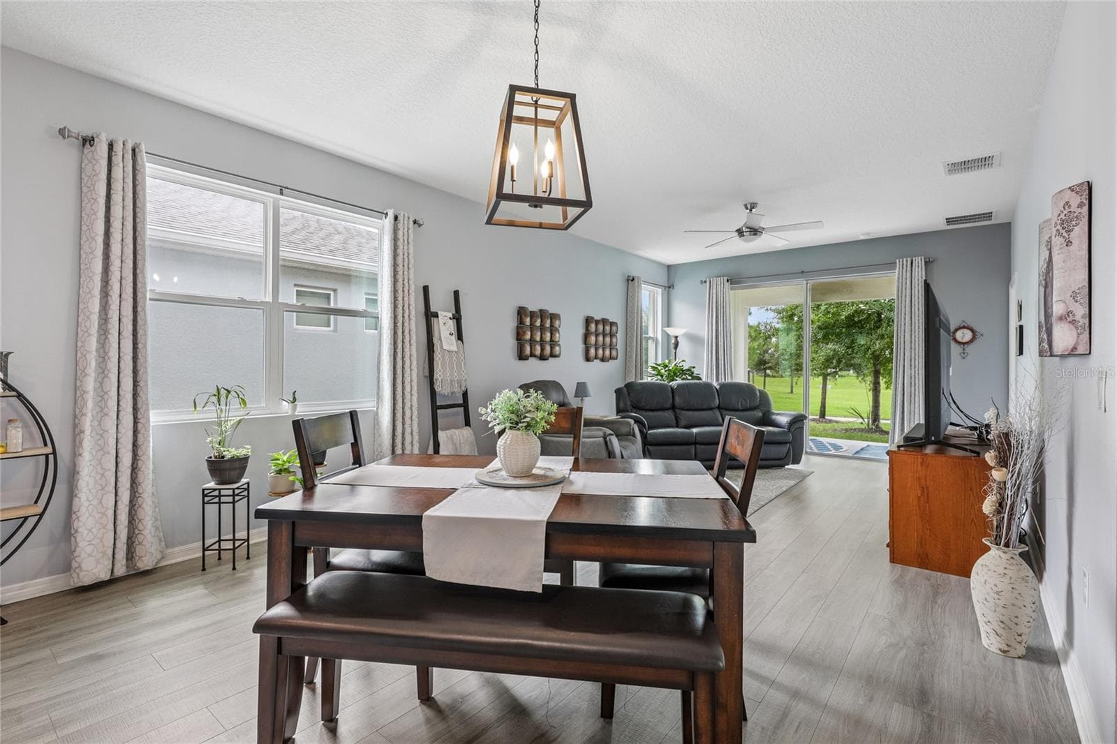 Dining/Living Room - 5395 SUNSHINE DR, WILDWOOD