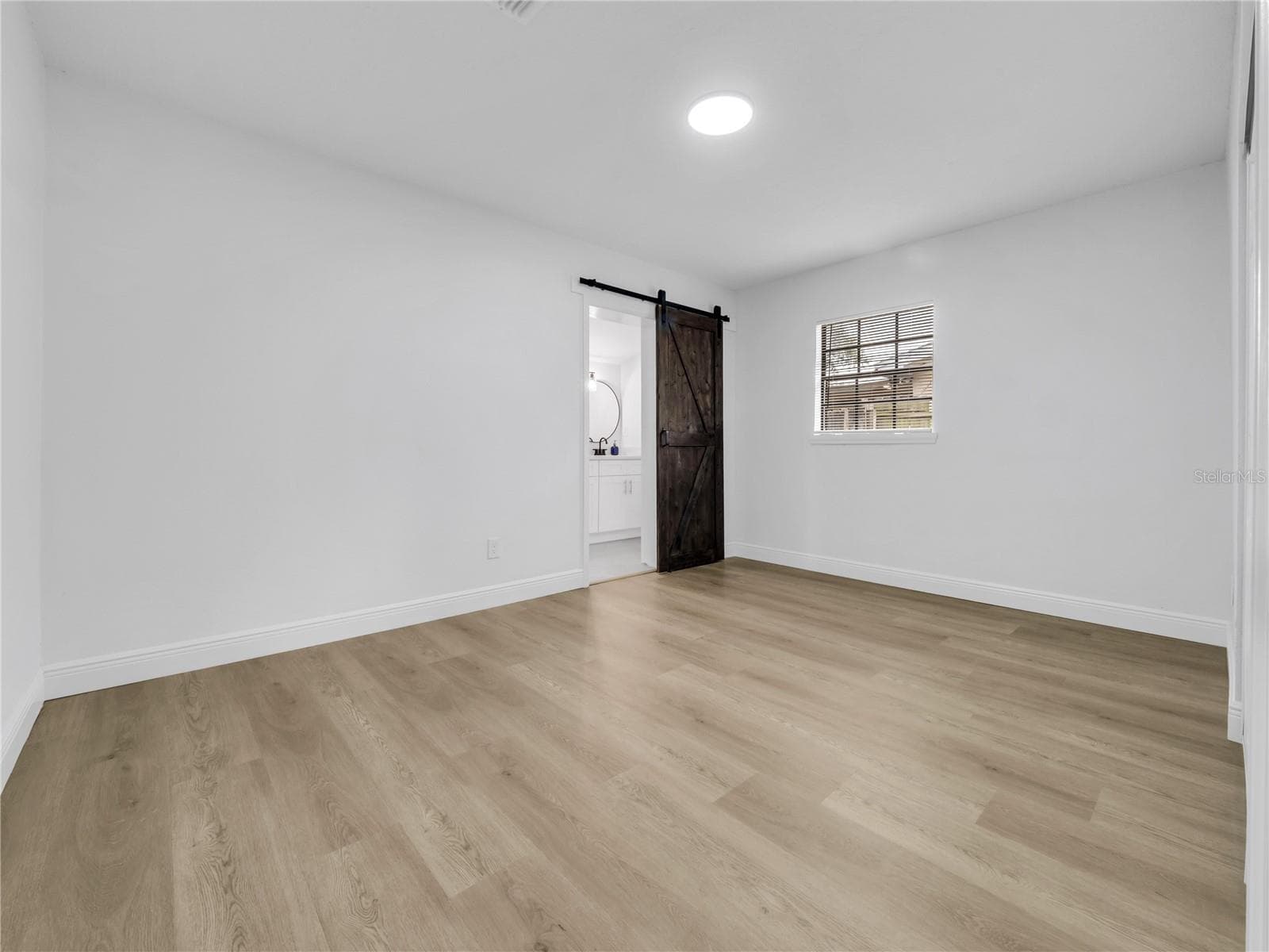 Single Family Residence at 14931 FISHER RD, TAMPA, photo 14 of 25