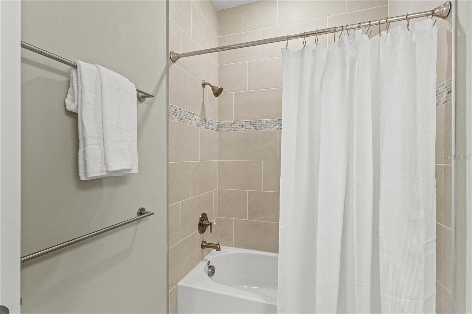 Guest bathroom. - 2534 GABEL OAK DR, NORTH PORT