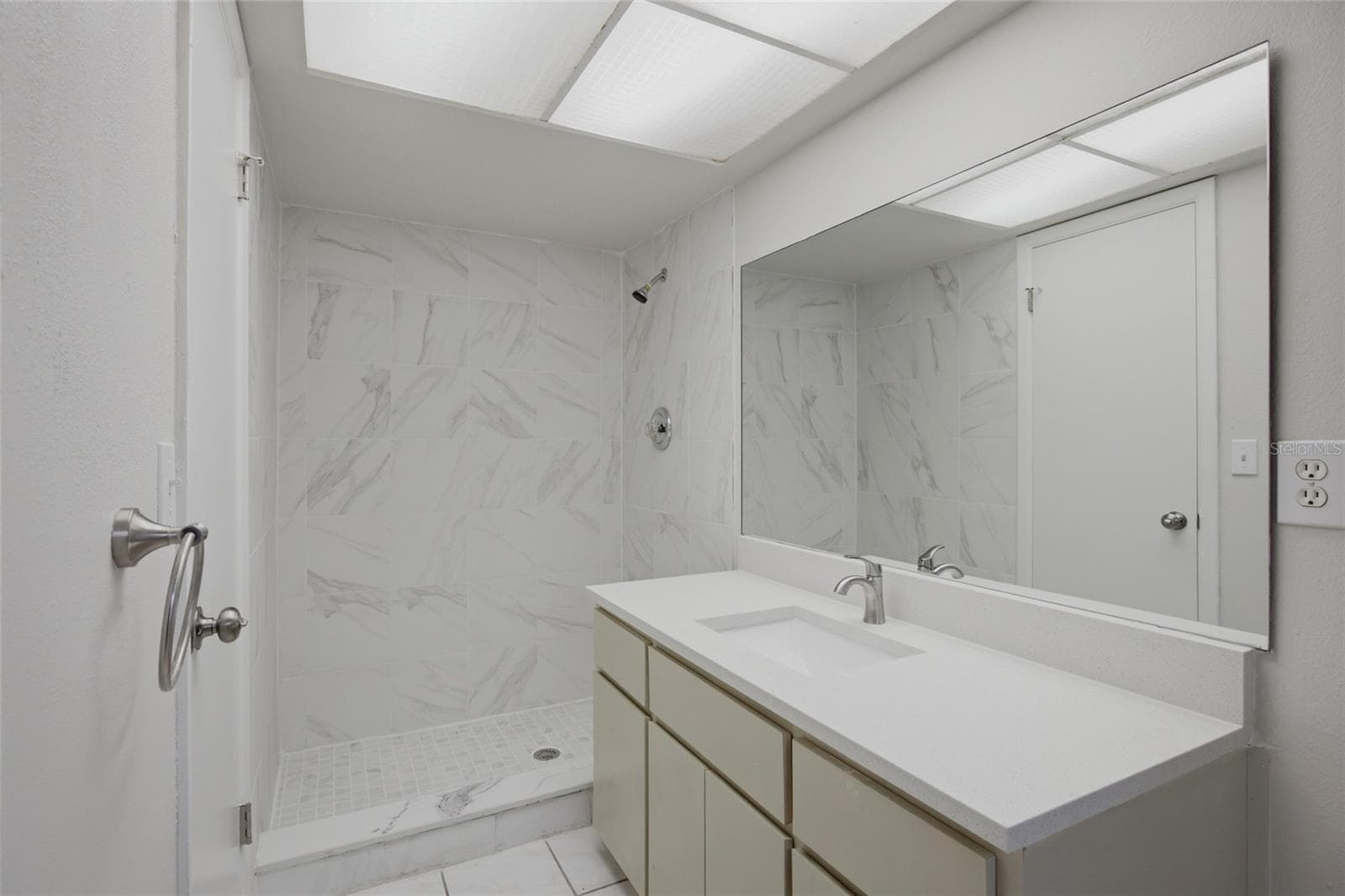 Master bath - 8207 DEDHAM DR, PORT RICHEY
