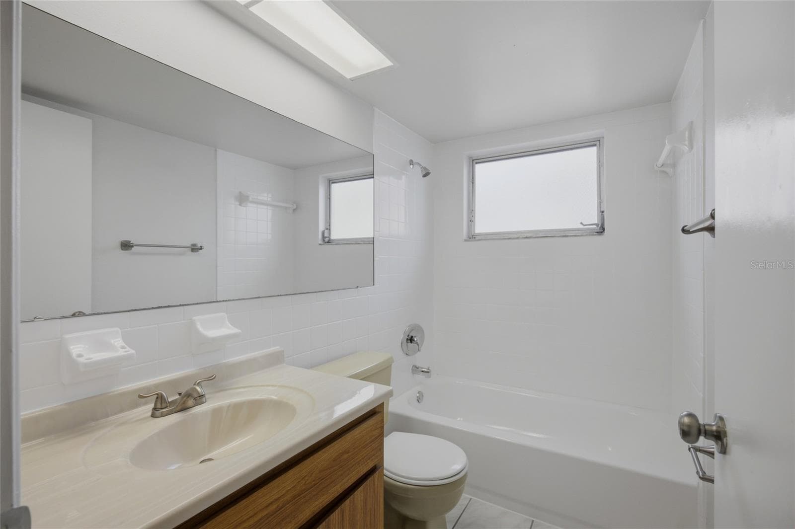 Main Bath - 8207 DEDHAM DR, PORT RICHEY