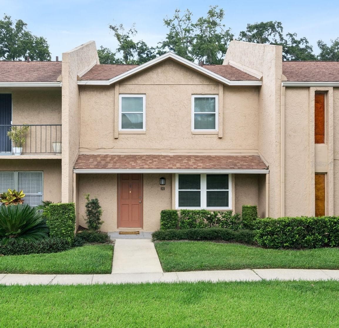 820 PARK LAKE CIR #11