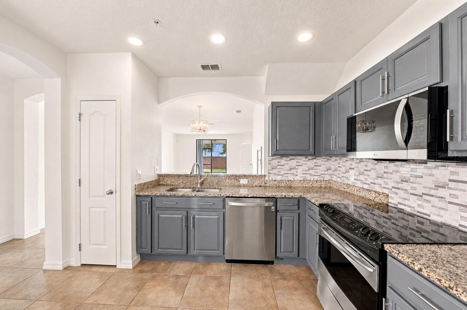 Townhouse at 2307 ALOHA BAY CT, OCOEE, photo 5 of 26