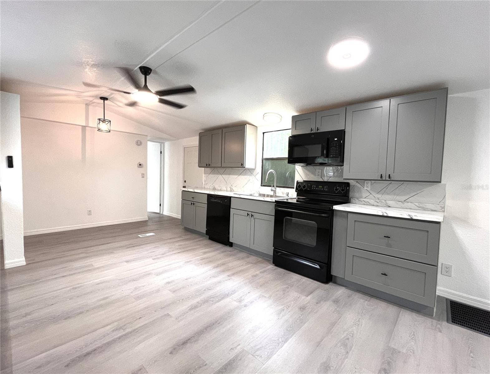 Single Family Residence at 9860 GOLDEN LOOP, NEW PORT RICHEY, photo 10 of 37