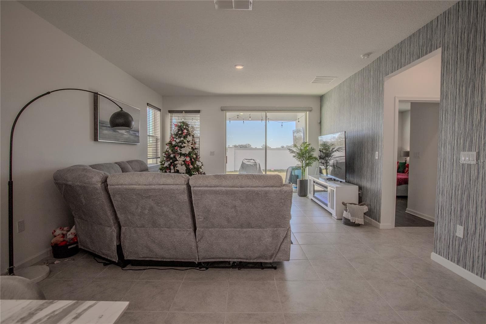 entering in house living room angle. - 4724 CRAGMERE LOOP, CLERMONT