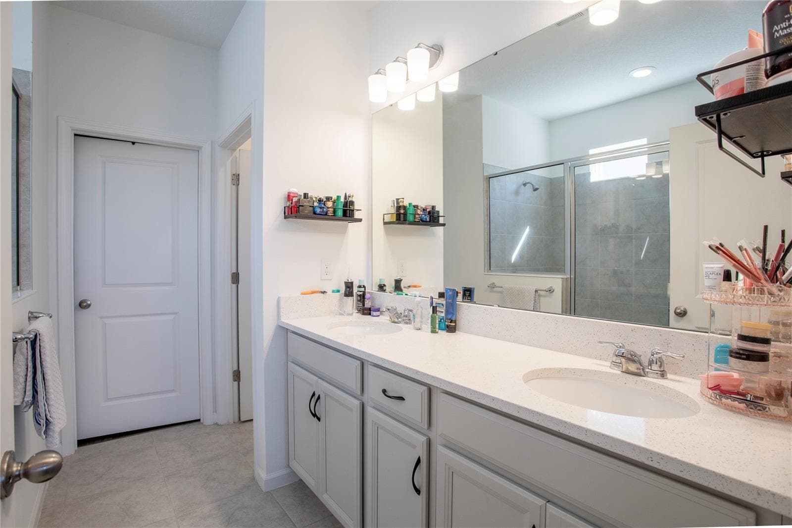 primary bathroom with double vanity sinks - 4724 CRAGMERE LOOP, CLERMONT