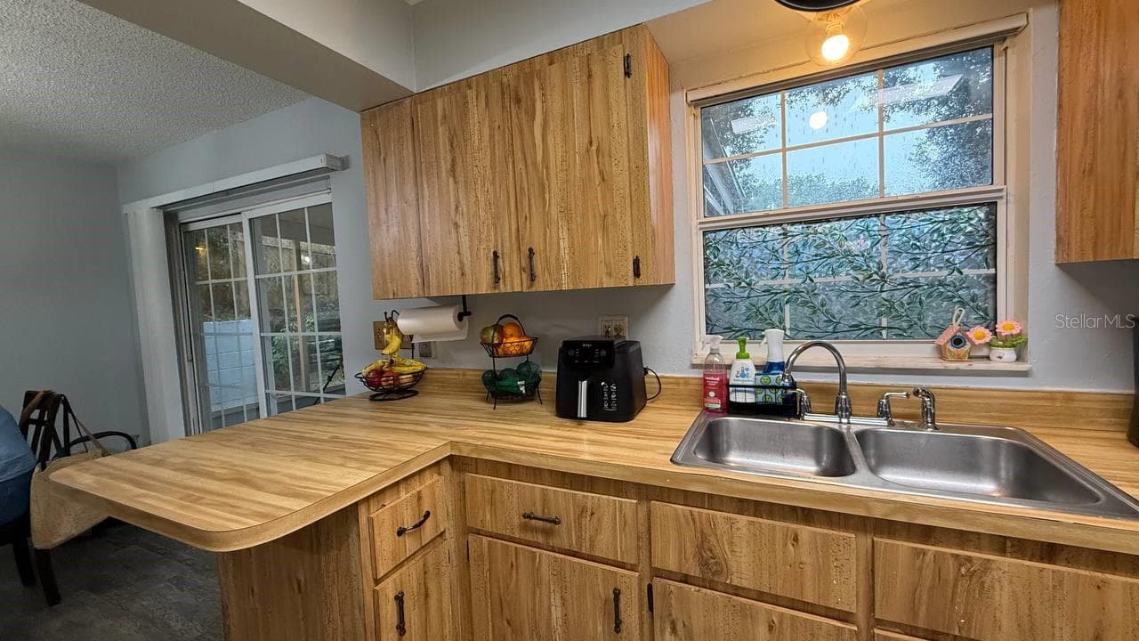 Single Family Residence at 290 HILLSIDE DR, CLERMONT, photo 11 of 39