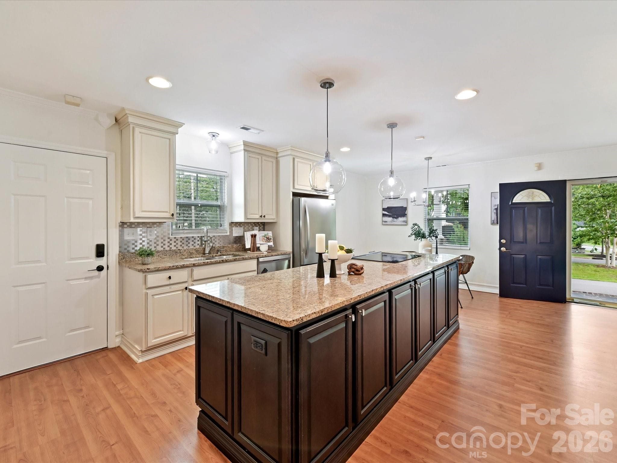 Single Family Residence at 2028 Hamorton Place, Charlotte, photo 10 of 33