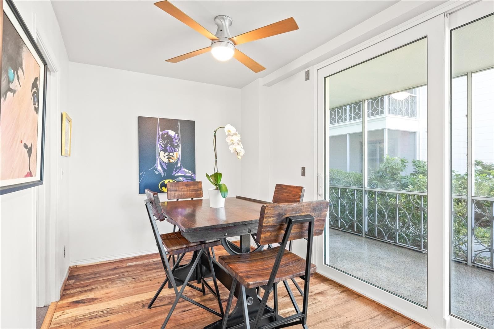 This spacious living/dining combo is great for entertaining. There is enough room for an office desk, a reading nook, or a workout area. - 1012 N SHORE DR NE #14, ST PETERSBURG