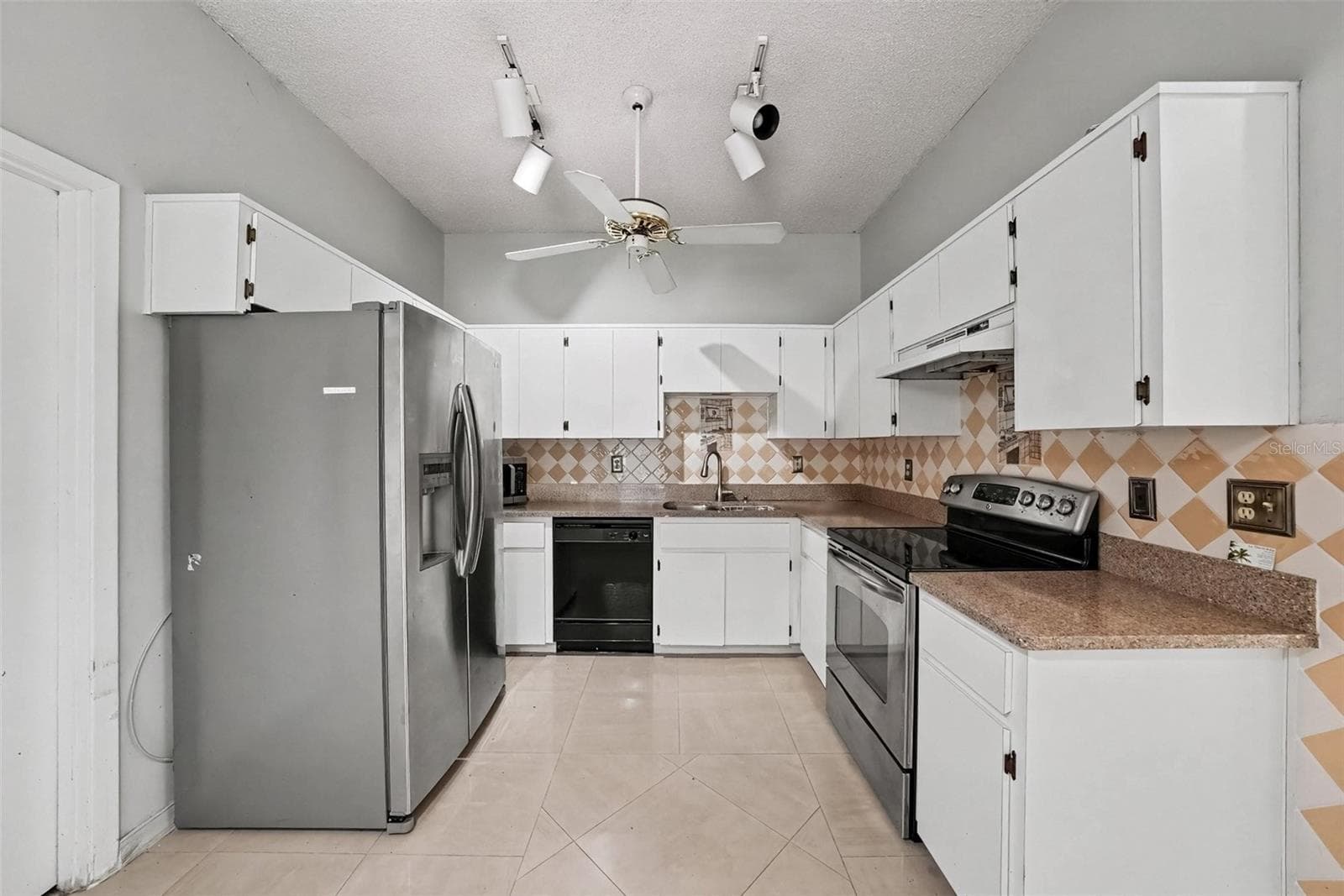 Single Family Residence at 888 FRANKLIN CIR, PALM HARBOR, photo 17 of 35