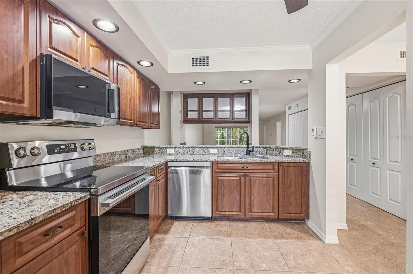 Condominium at 2533 DOLLY BAY DR #105, PALM HARBOR, photo 7 of 36