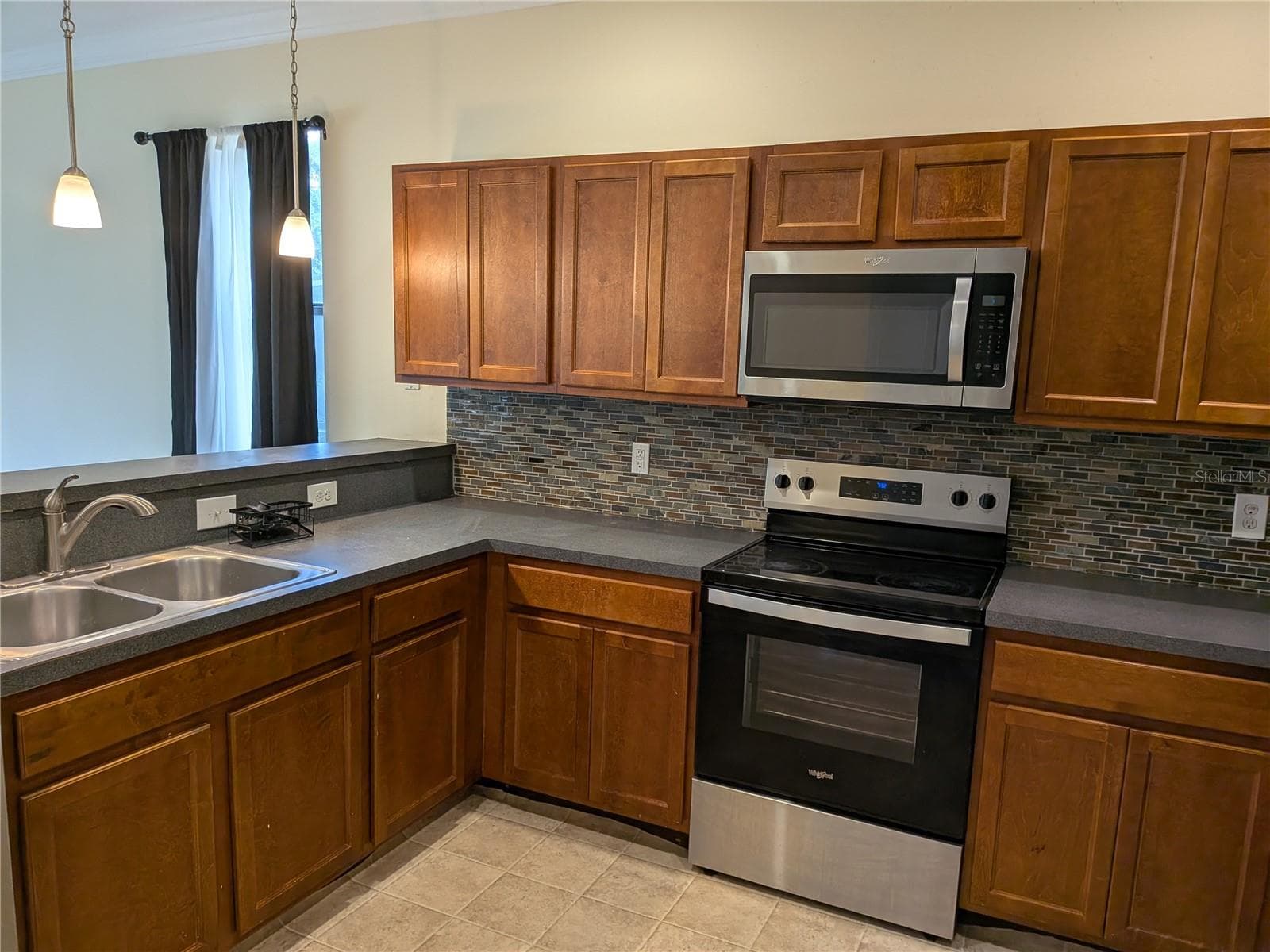 kitchen cabinets and appliances - 1187 CHERVIL DR, POINCIANA