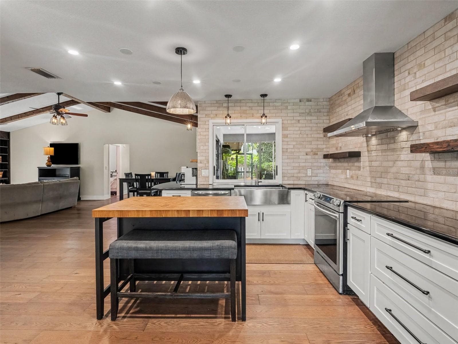 Single Family Residence at 3911 COUNTRY VIEW CIR, SARASOTA, photo 9 of 40