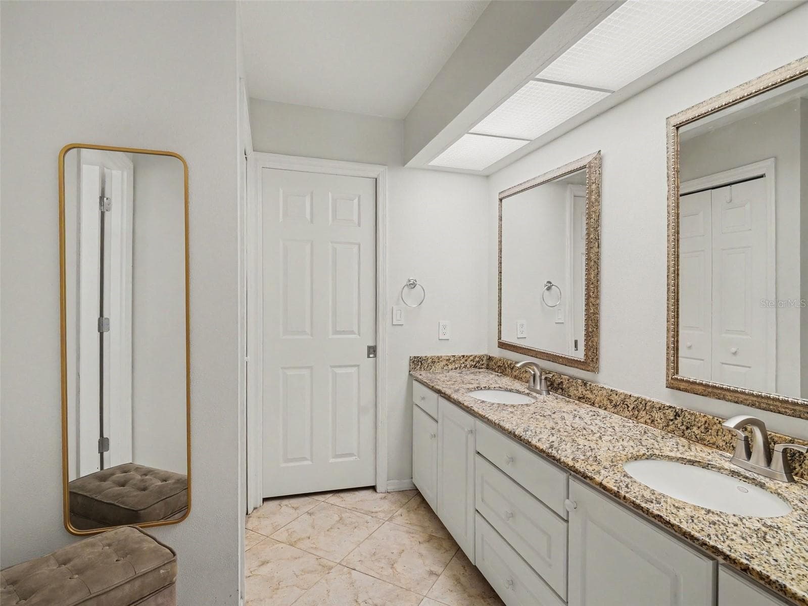 Single Family Residence at 3911 COUNTRY VIEW CIR, SARASOTA, photo 19 of 40