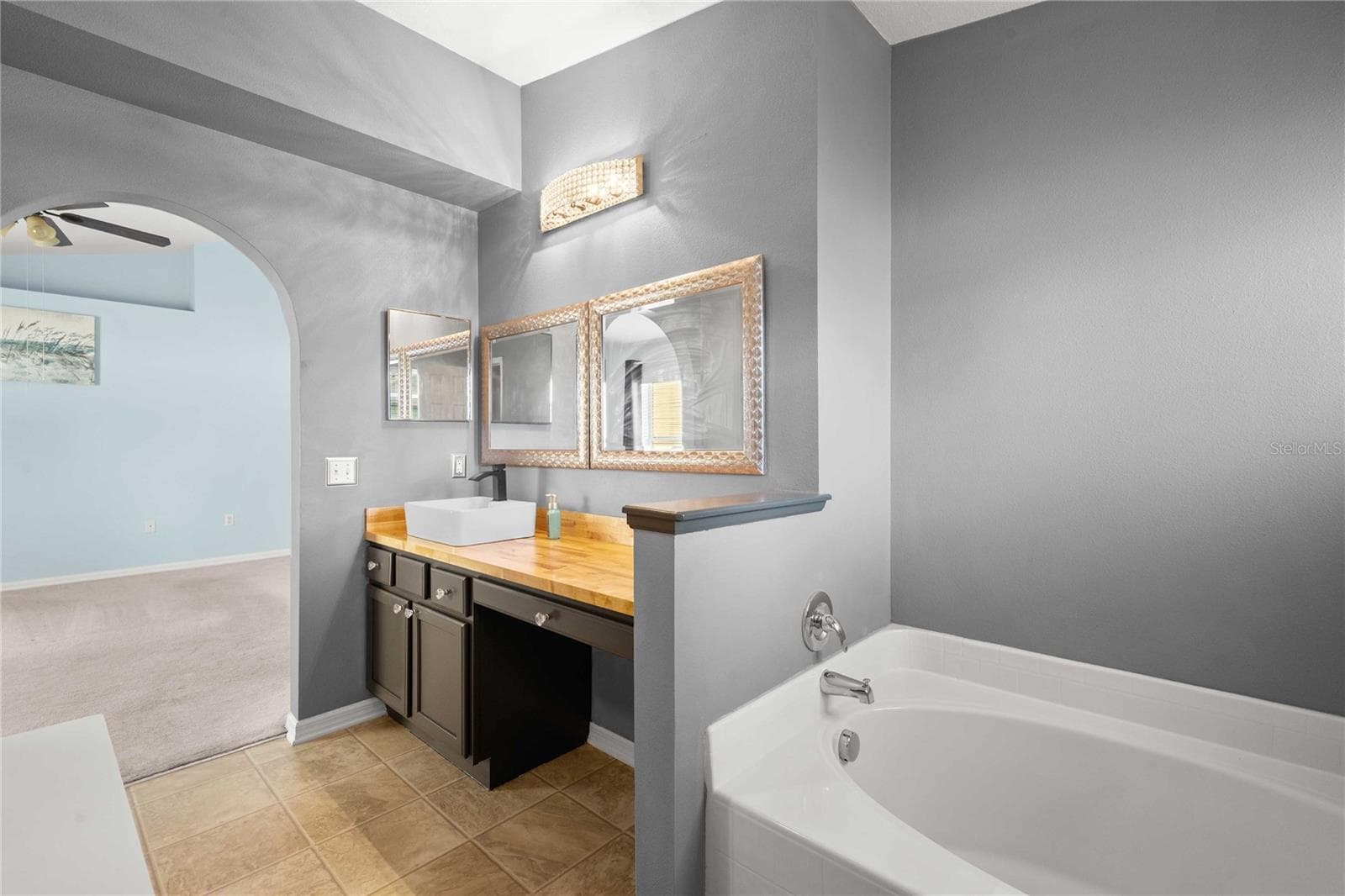 Garden Tub - 14423 FINSBURY DR, SPRING HILL