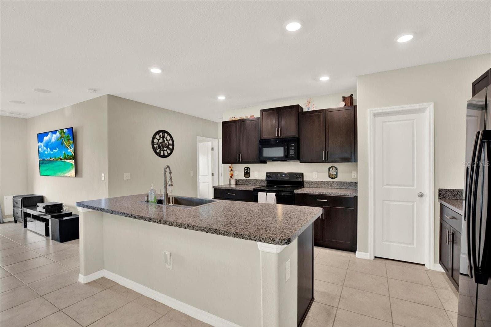 Single Family Residence at 7505 SAMUEL IVY DR, TAMPA, photo 12 of 62