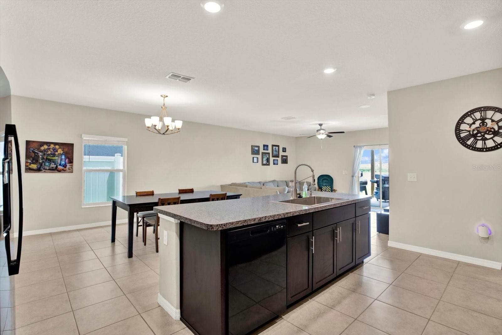 Single Family Residence at 7505 SAMUEL IVY DR, TAMPA, photo 15 of 62