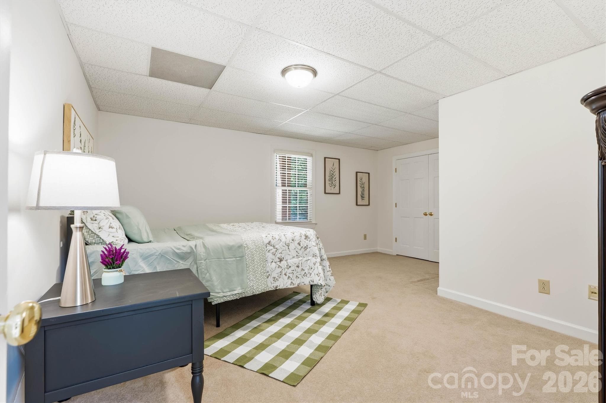 Lower level bedroom with windows - 675 Heather Drive, Lincolnton