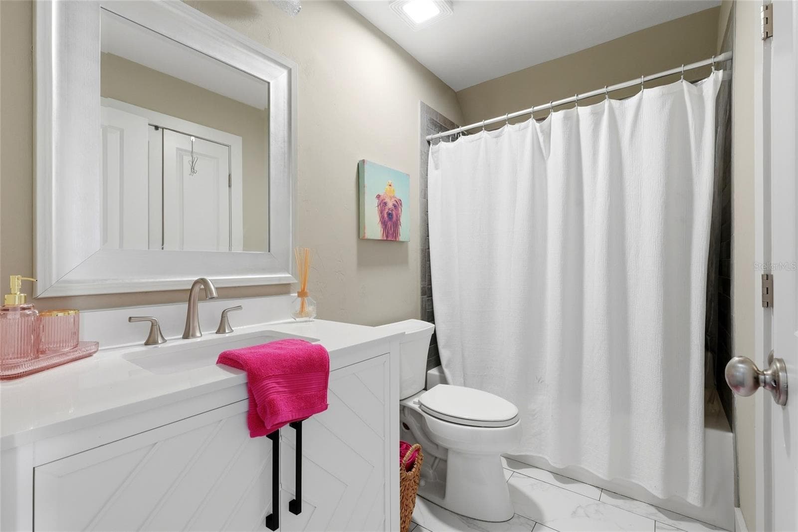 Upstairs Guest Bathroom - 4004 NW 63RD ST, GAINESVILLE