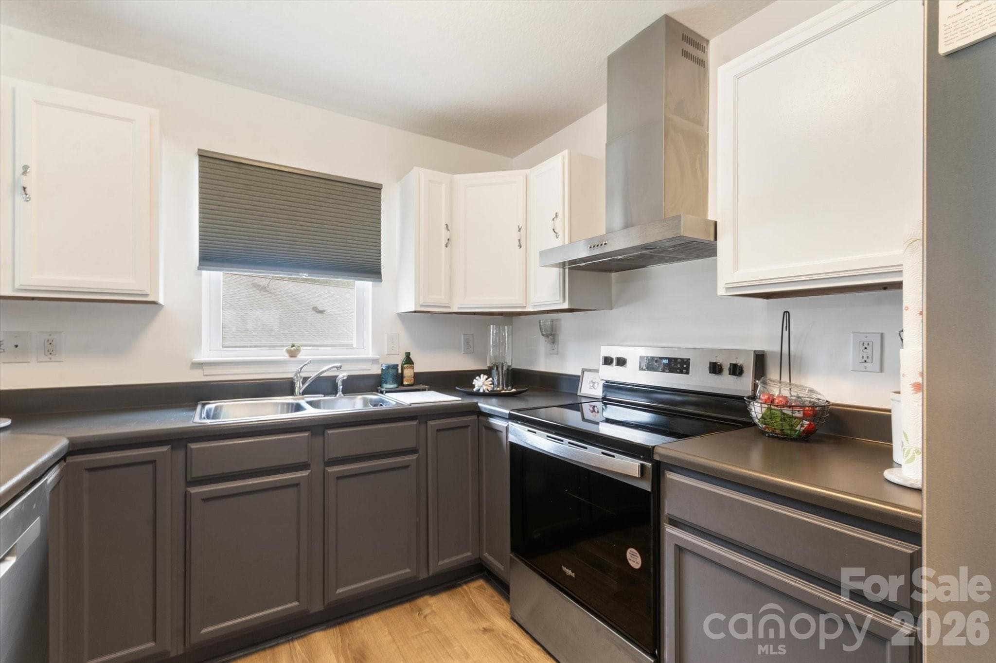 Single Family Residence at 100 Victoria Springs Drive, Flat Rock, photo 14 of 36