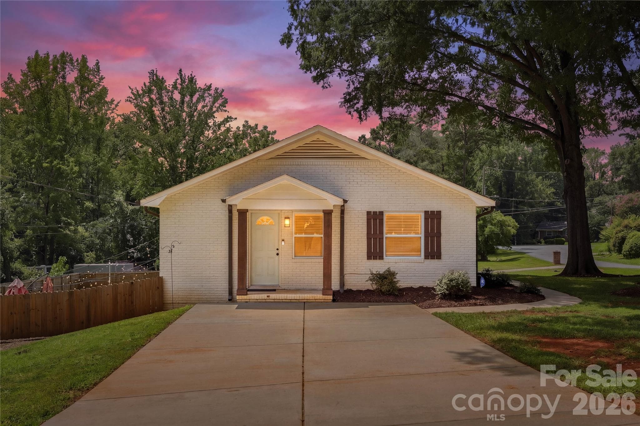 Single Family Residence at 1301 Manchester Lane, Charlotte, photo 2 of 48