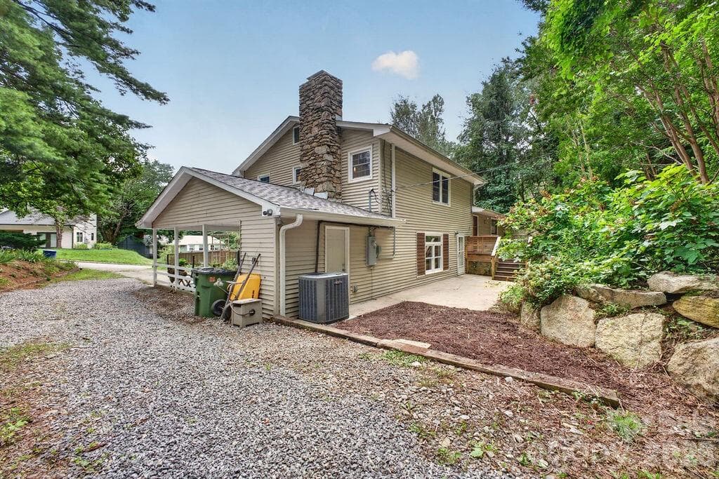 Single Family Residence at 23 Clearbrook Road, Asheville, photo 24 of 33