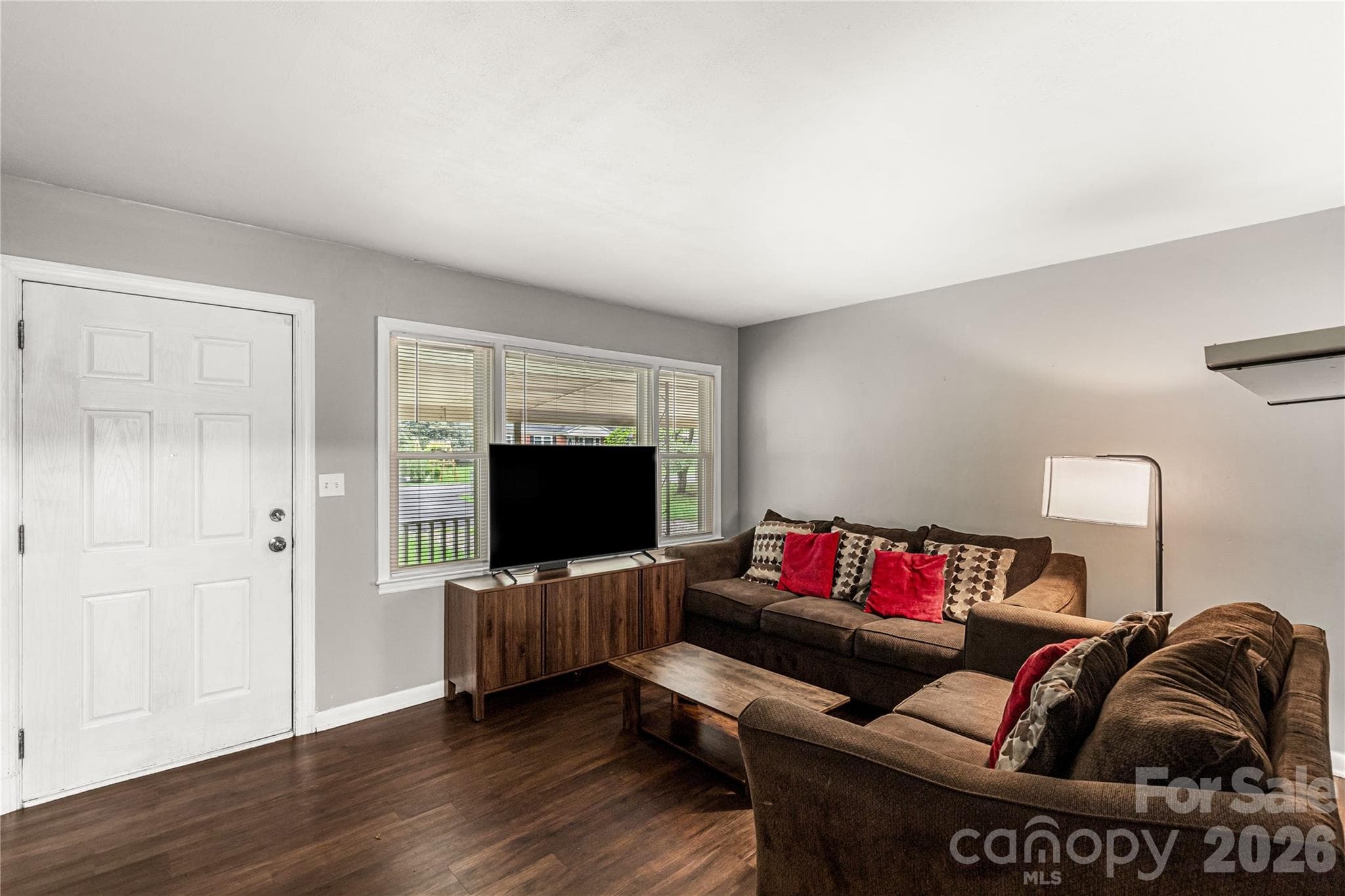 Single Family Residence at 1747 Williams Circle, Lancaster, photo 5 of 17