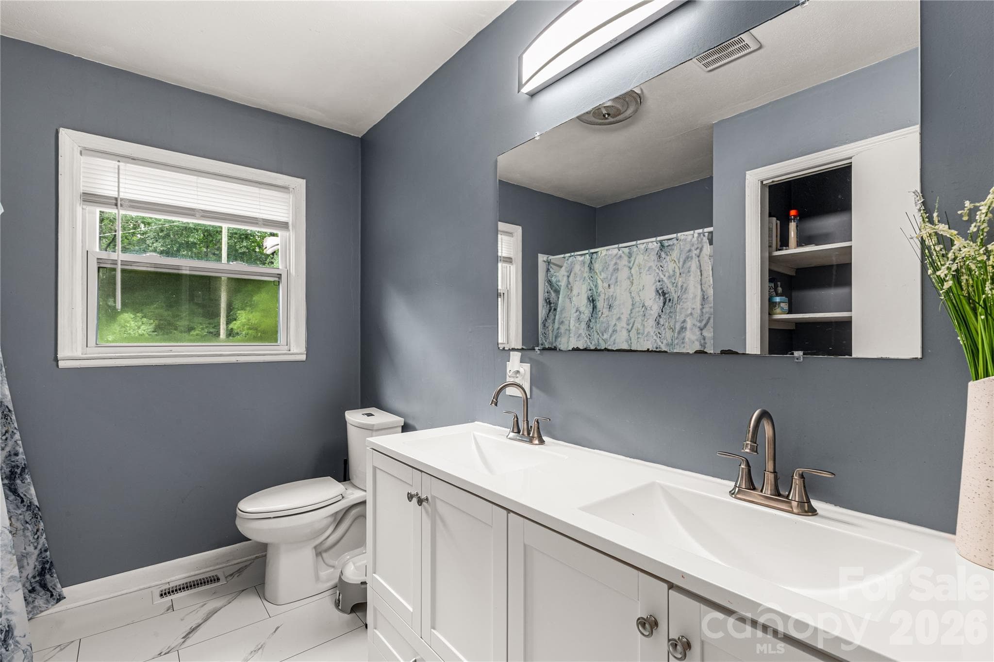 Single Family Residence at 1747 Williams Circle, Lancaster, photo 9 of 17