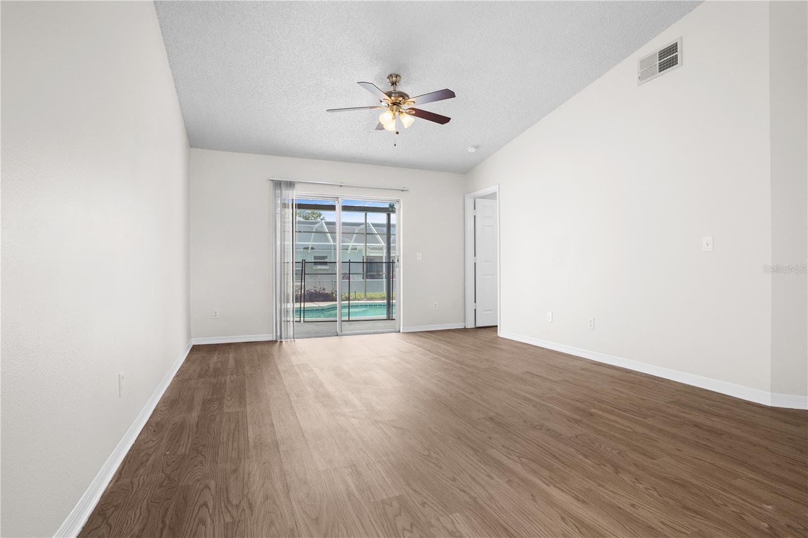 Single Family Residence at 1512 OAK HILL TRL, KISSIMMEE, photo 11 of 35