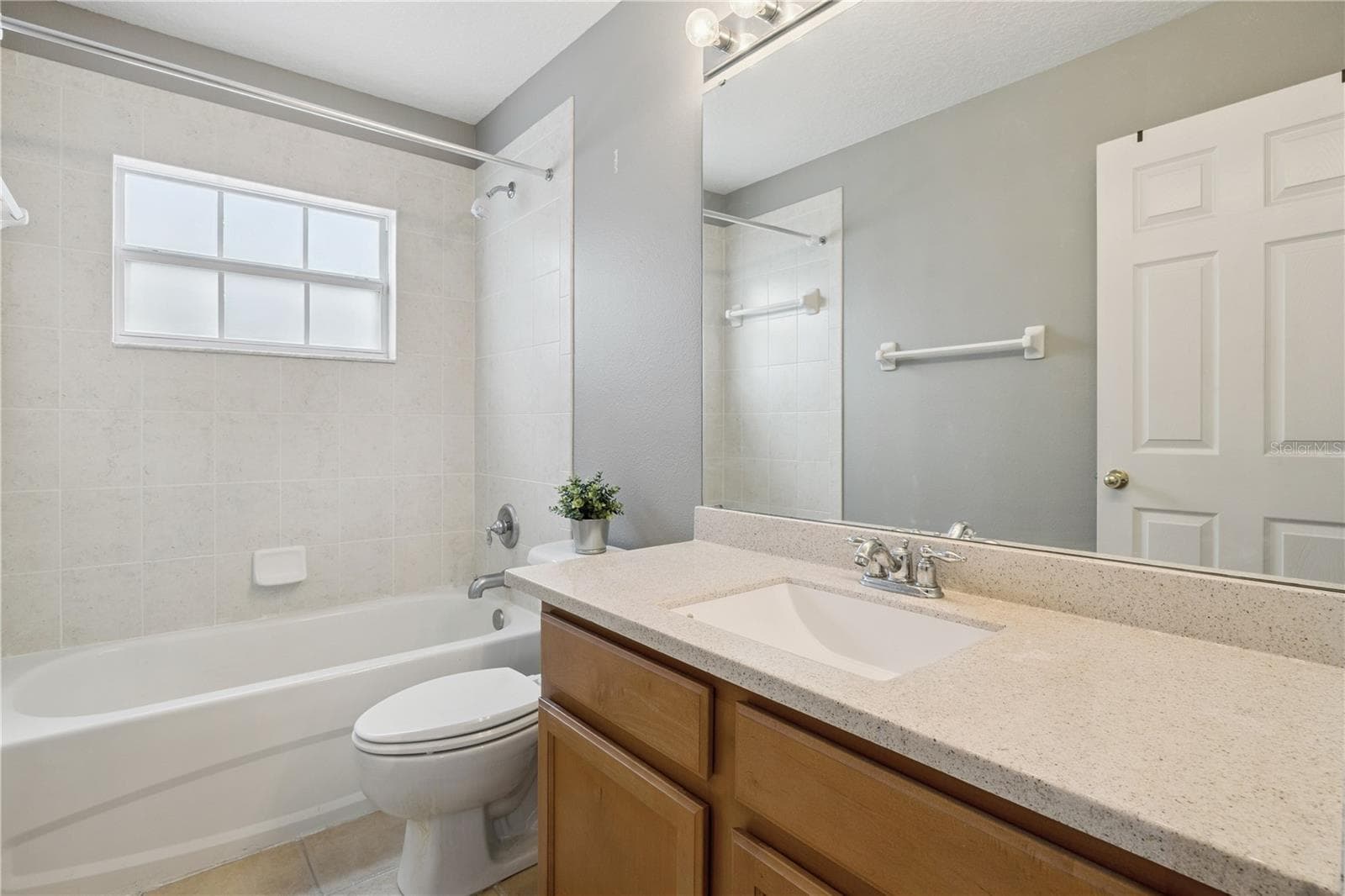 Upstairs Bathroom - 13527 FOX GLOVE ST, WINTER GARDEN